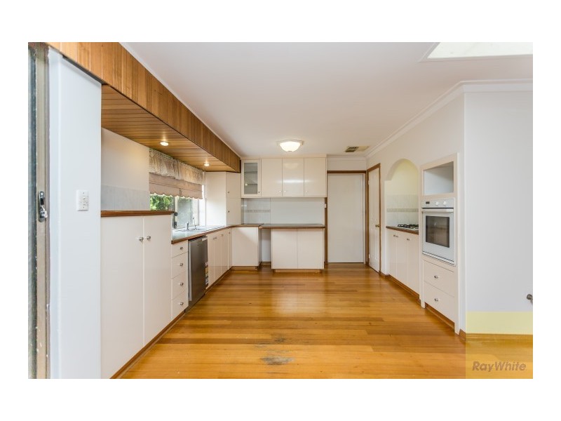 28 St George’s Avenue, Champion Lakes WA 6111