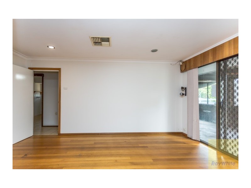 28 St George’s Avenue, Champion Lakes WA 6111