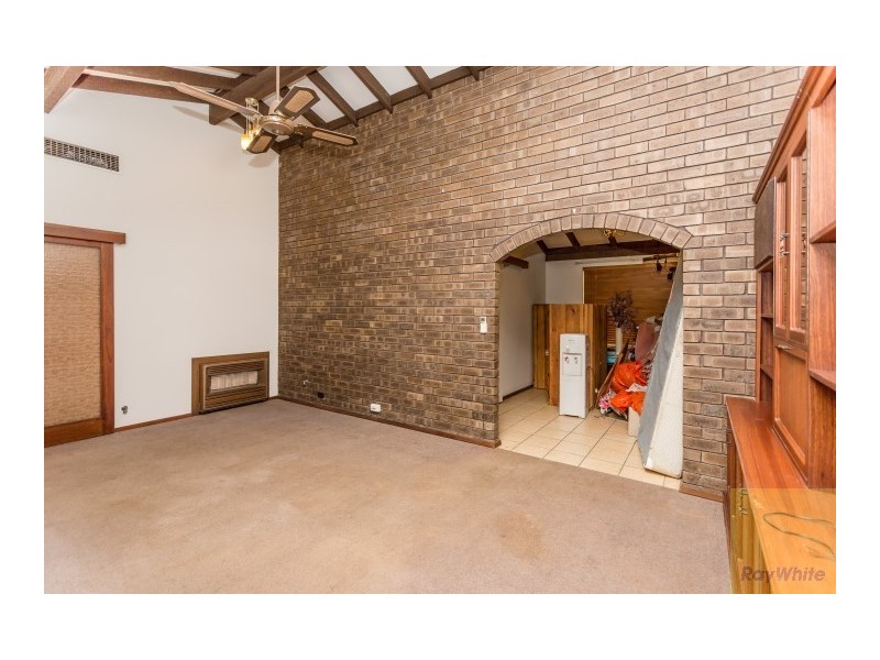 28 St George’s Avenue, Champion Lakes WA 6111