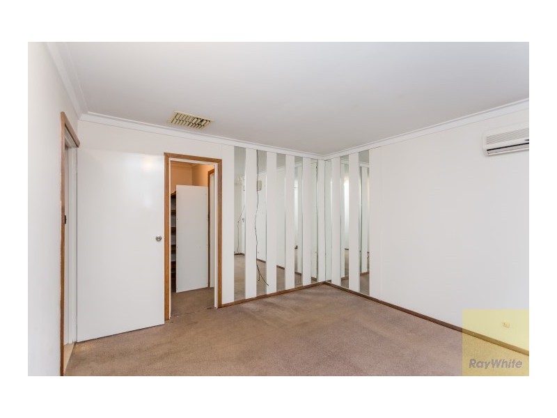 28 St George’s Avenue, Champion Lakes WA 6111