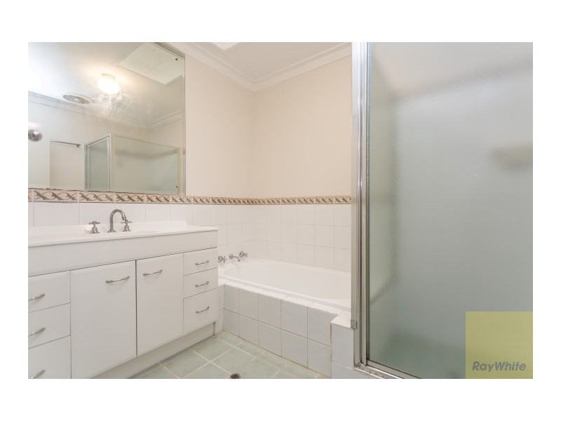 28 St George’s Avenue, Champion Lakes WA 6111