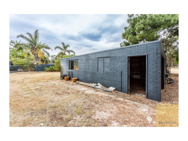 28 St George’s Avenue, Champion Lakes WA 6111