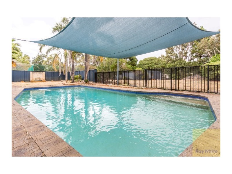 28 St George’s Avenue, Champion Lakes WA 6111