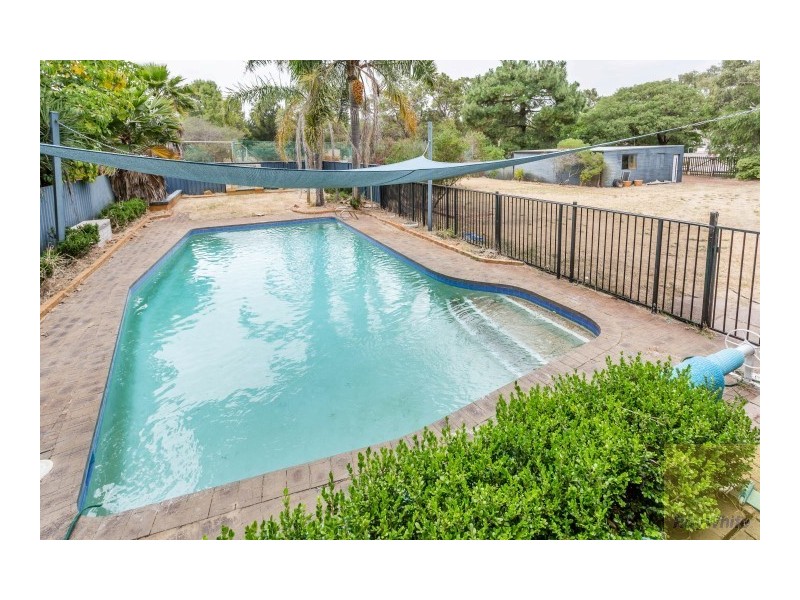 28 St George’s Avenue, Champion Lakes WA 6111