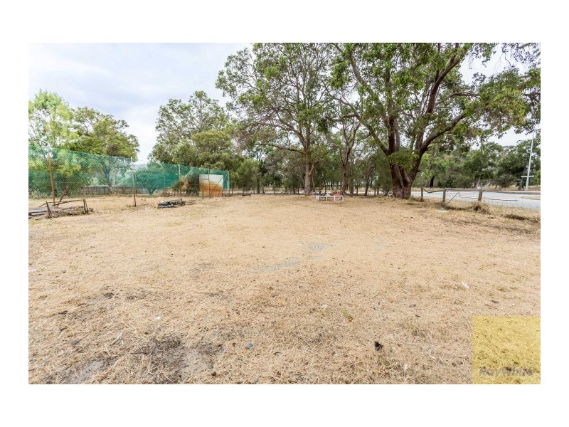 28 St George’s Avenue, Champion Lakes WA 6111