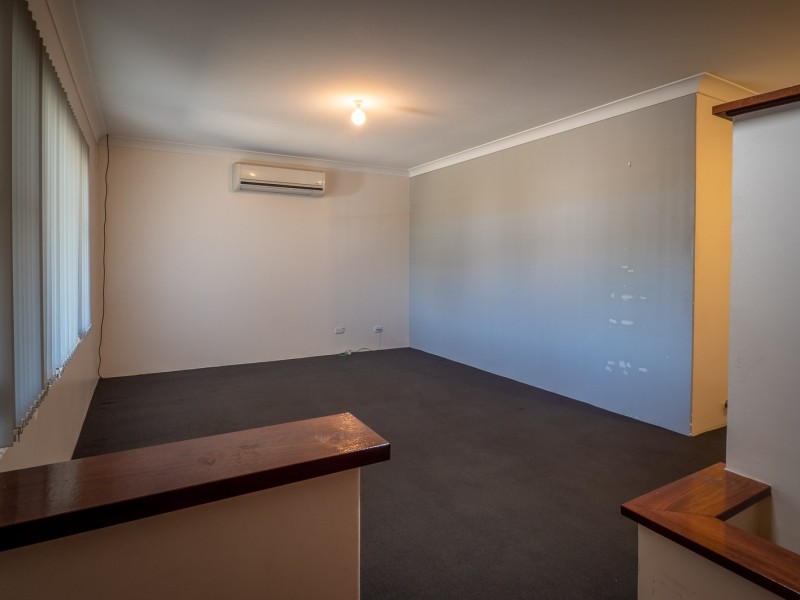 8 Ramm Place, Seville Grove WA 6112