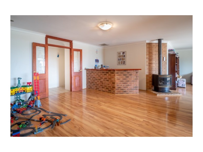 81 Carawatha Avenue, Mount Nasura WA 6112