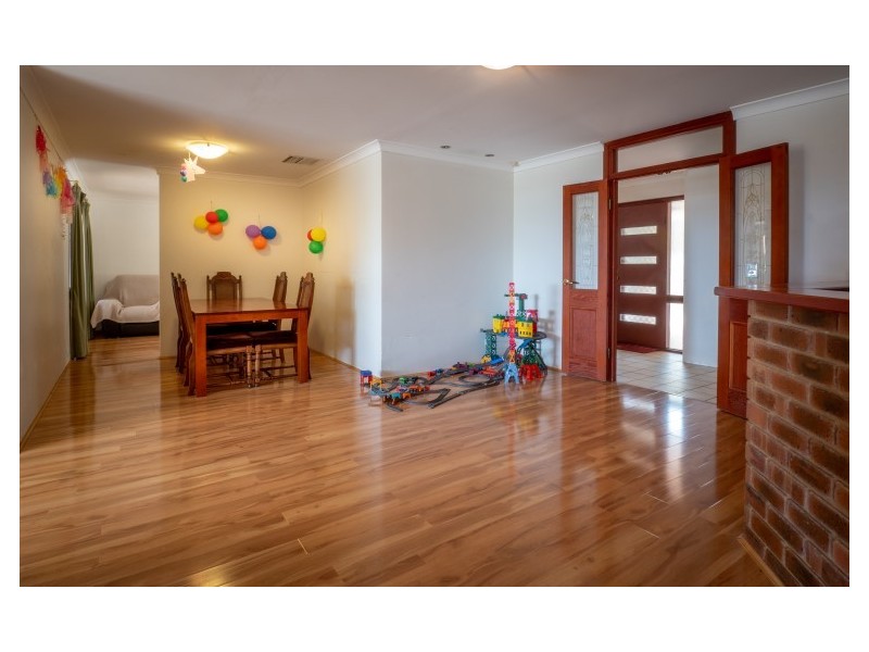 81 Carawatha Avenue, Mount Nasura WA 6112