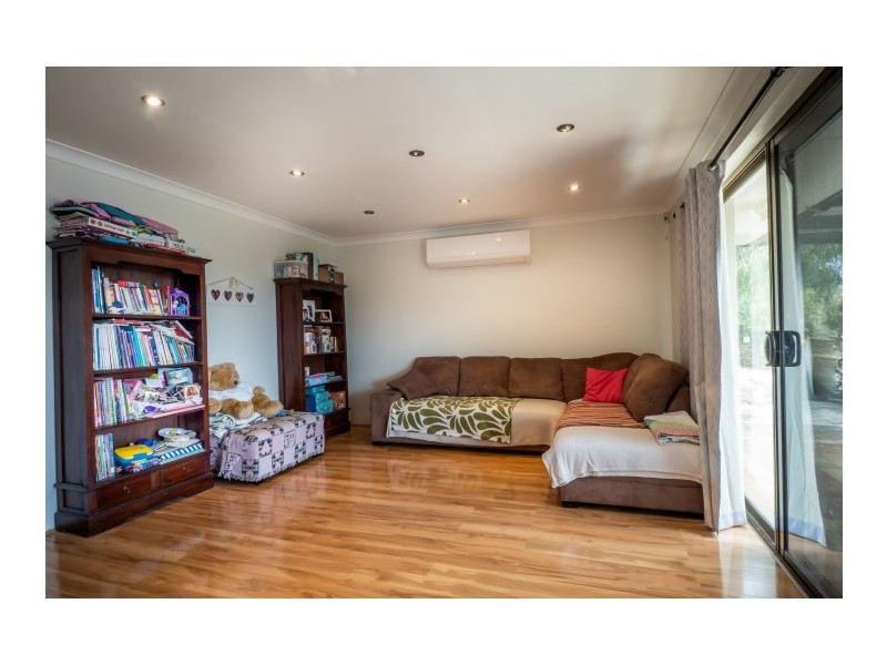 81 Carawatha Avenue, Mount Nasura WA 6112