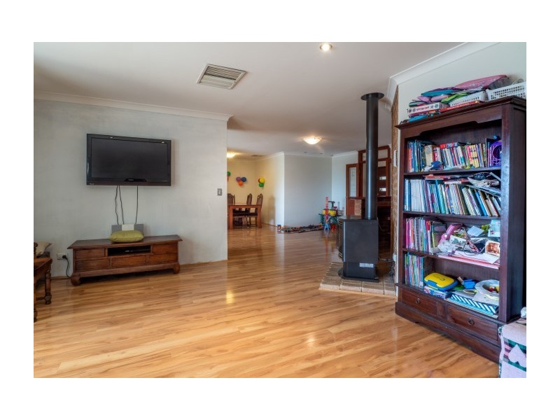 81 Carawatha Avenue, Mount Nasura WA 6112