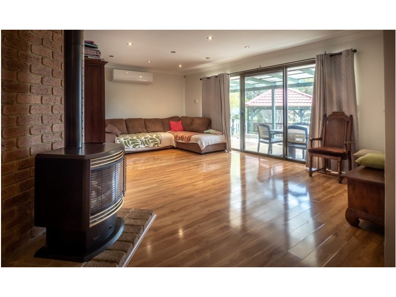 81 Carawatha Avenue, Mount Nasura WA 6112