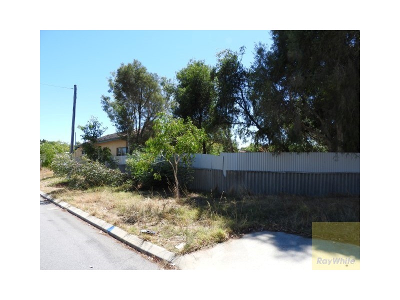 135 Railway Avenue, Kelmscott WA 6111