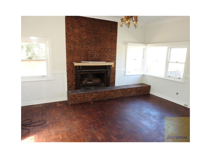 135 Railway Avenue, Kelmscott WA 6111