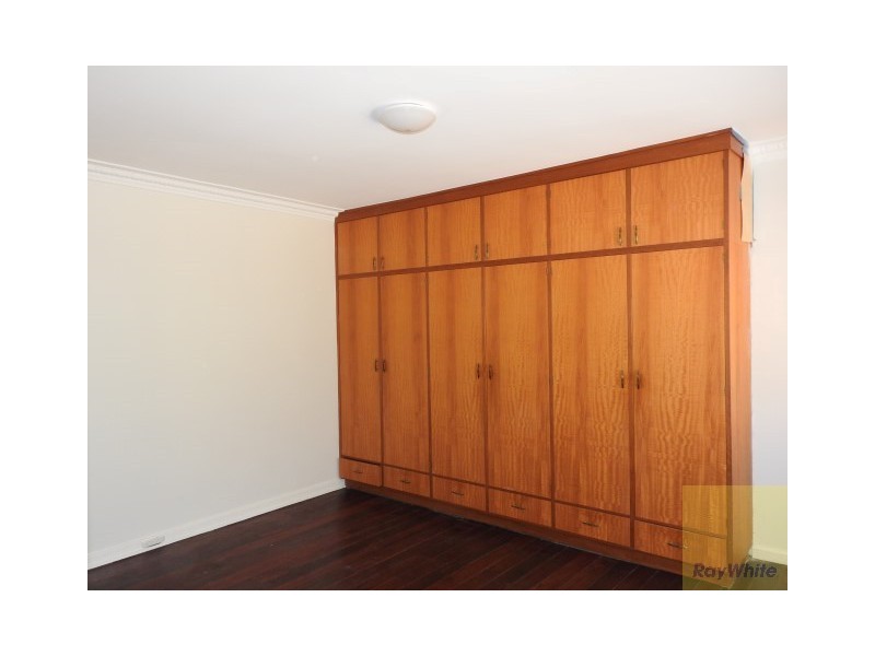 135 Railway Avenue, Kelmscott WA 6111