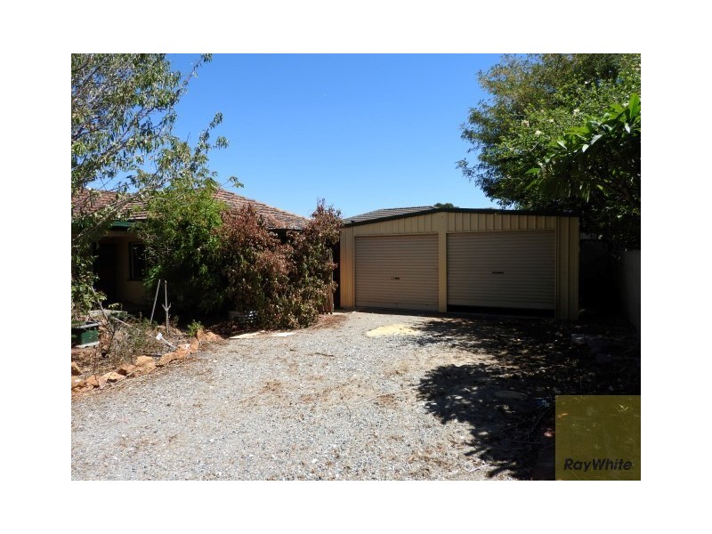 135 Railway Avenue, Kelmscott WA 6111