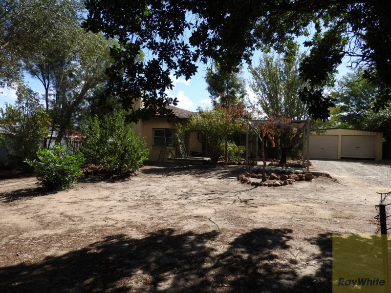 135 Railway Avenue, Kelmscott WA 6111