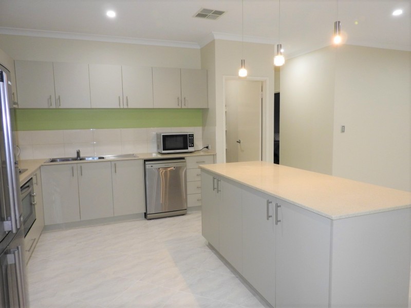 10 Lawrence Way, Byford WA 6122