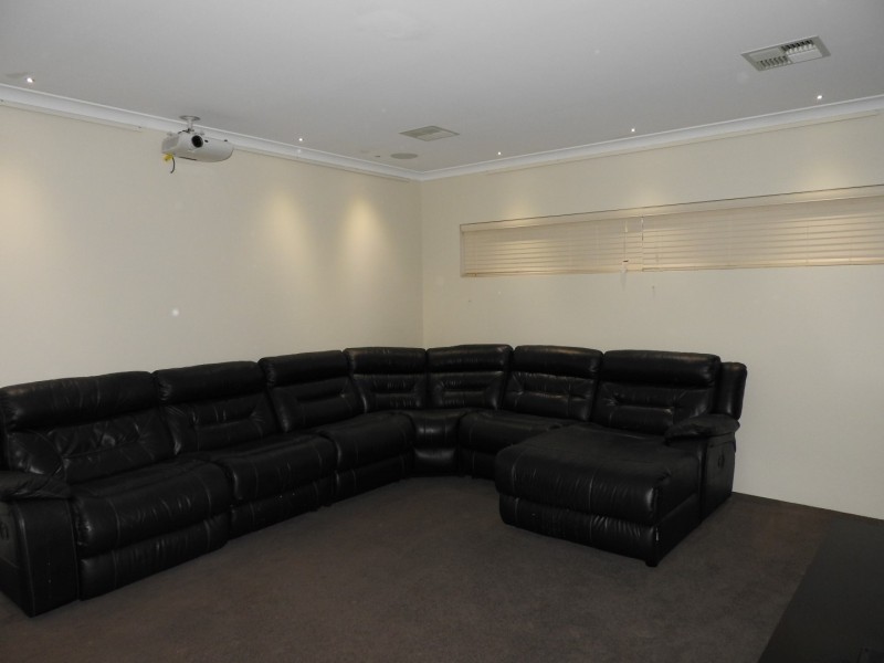 10 Lawrence Way, Byford WA 6122