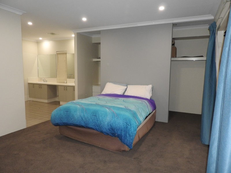10 Lawrence Way, Byford WA 6122