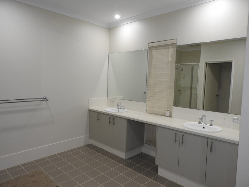 10 Lawrence Way, Byford WA 6122