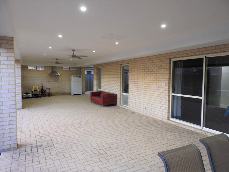 10 Lawrence Way, Byford WA 6122