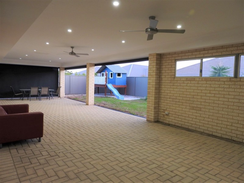 10 Lawrence Way, Byford WA 6122
