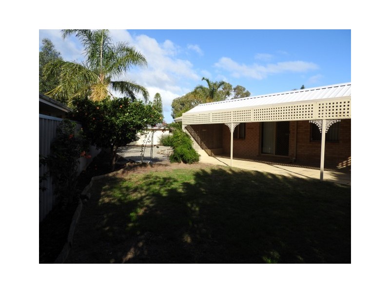 17 Firetail Court, Seville Grove WA 6112