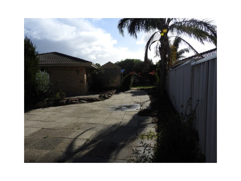 17 Firetail Court, Seville Grove WA 6112