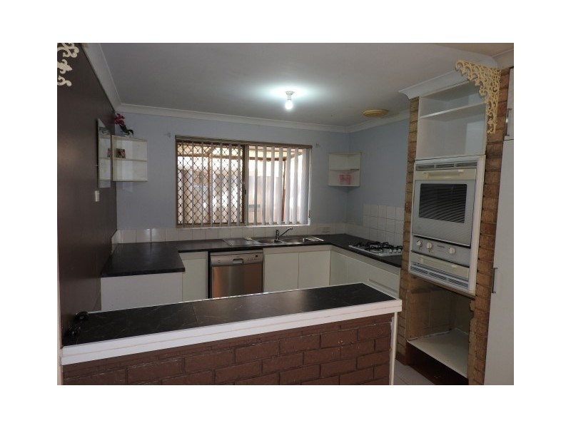 17 Firetail Court, Seville Grove WA 6112