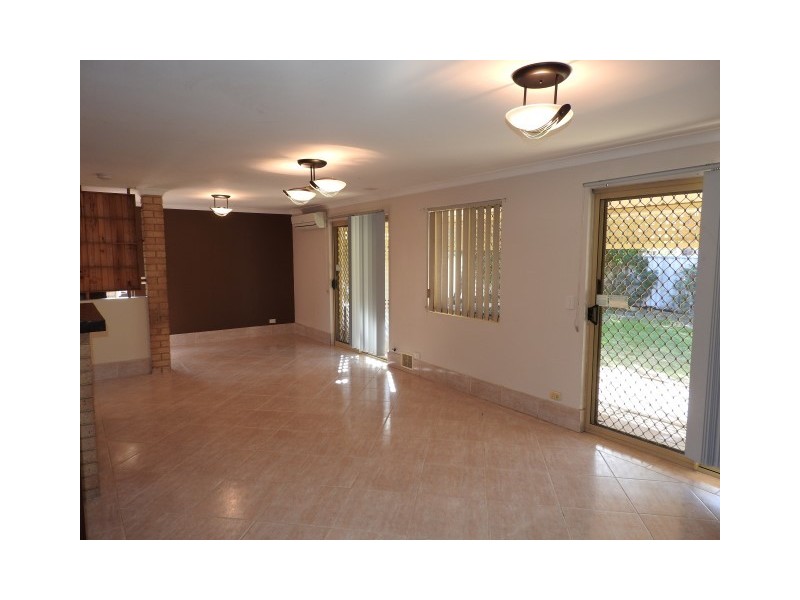 17 Firetail Court, Seville Grove WA 6112