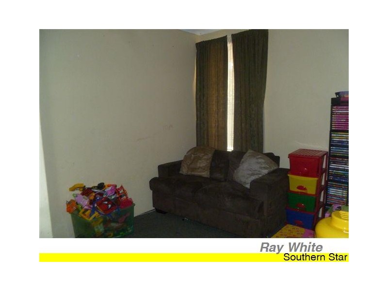 16 Emperor Close, Seville Grove WA 6112