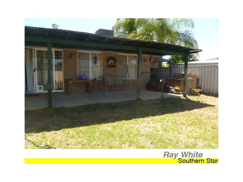 16 Emperor Close, Seville Grove WA 6112