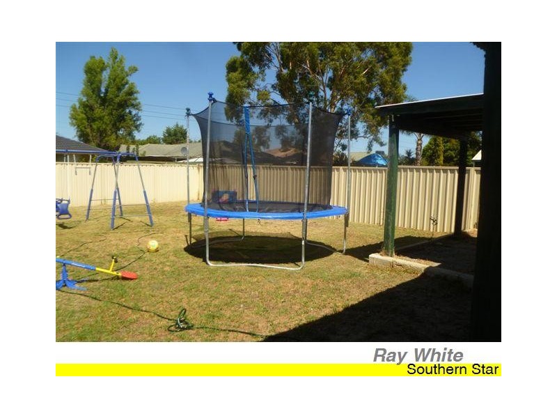 16 Emperor Close, Seville Grove WA 6112