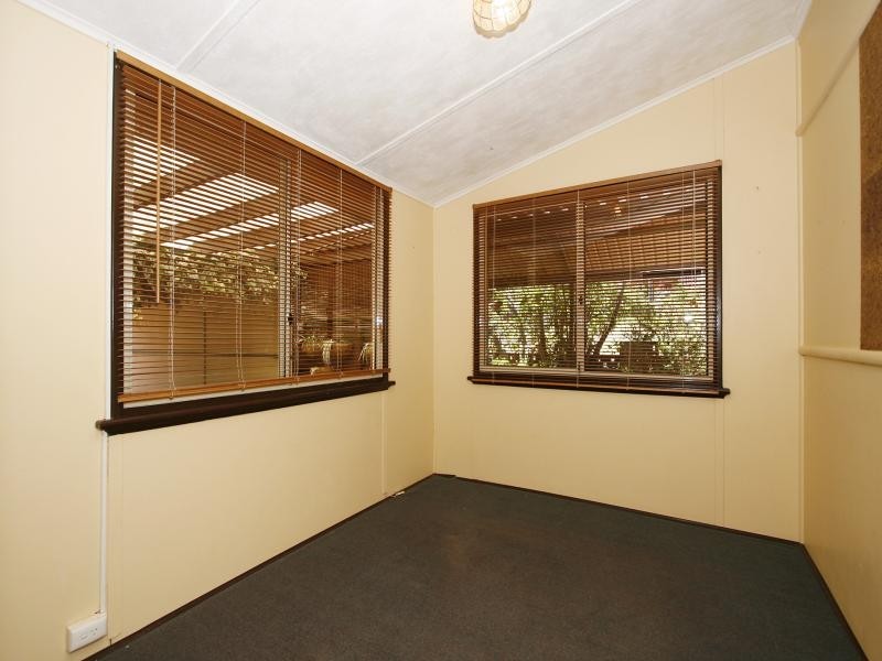 8 Brian Street, Mount Nasura WA 6112