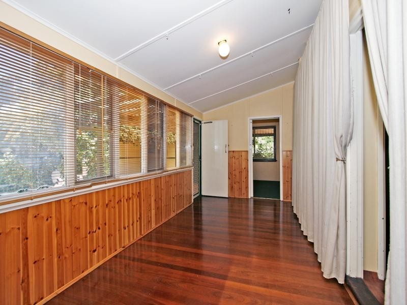 8 Brian Street, Mount Nasura WA 6112