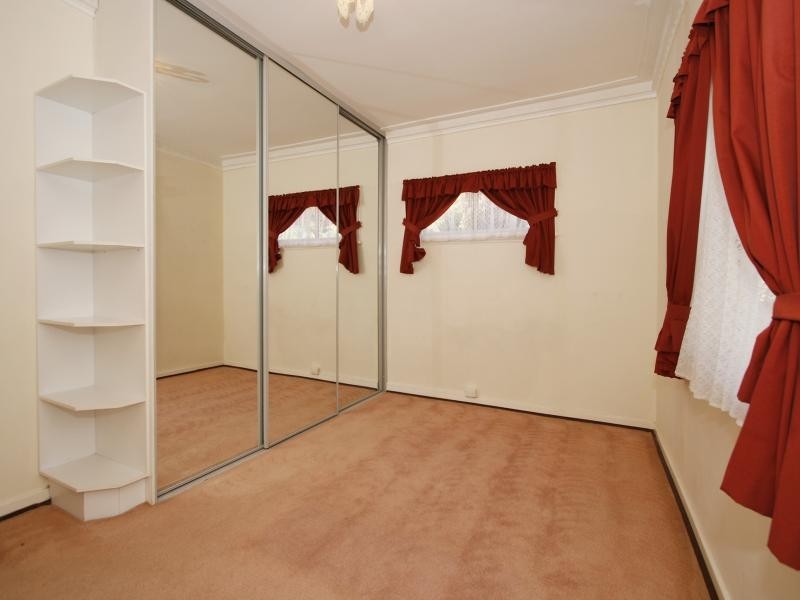 8 Brian Street, Mount Nasura WA 6112