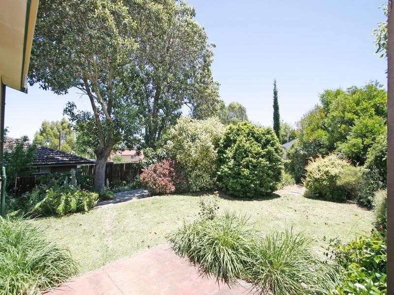 8 Brian Street, Mount Nasura WA 6112