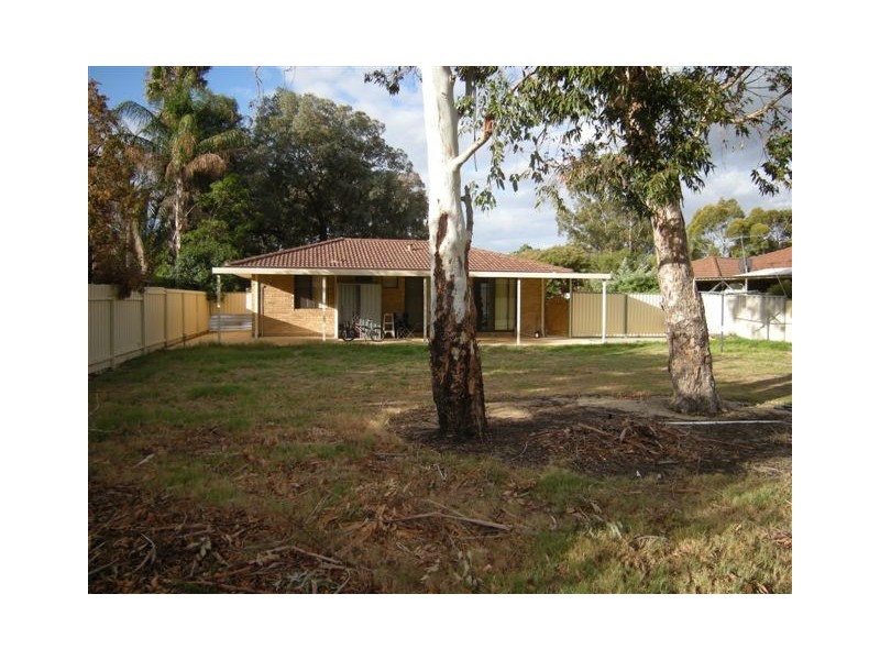 27 Chadwick Parade, Brookdale WA 6112
