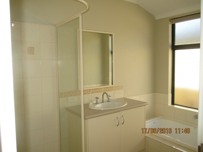 11 Kerrison Parade, Seville Grove WA 6112