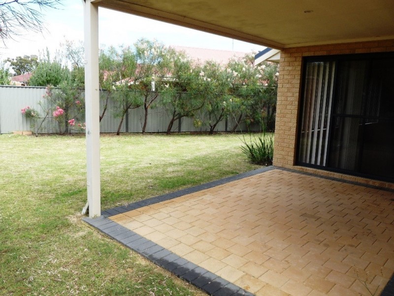 6 Rath Close, Byford WA 6122