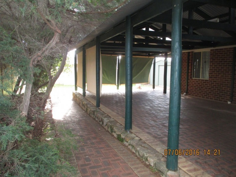 168 Seville Drive, Seville Grove WA 6112