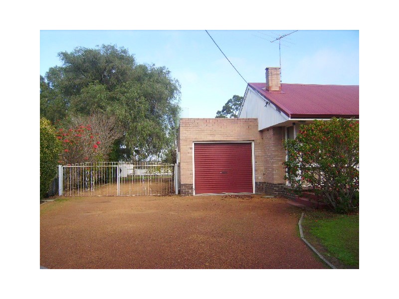 327 Eleventh Road, Brookdale WA 6112