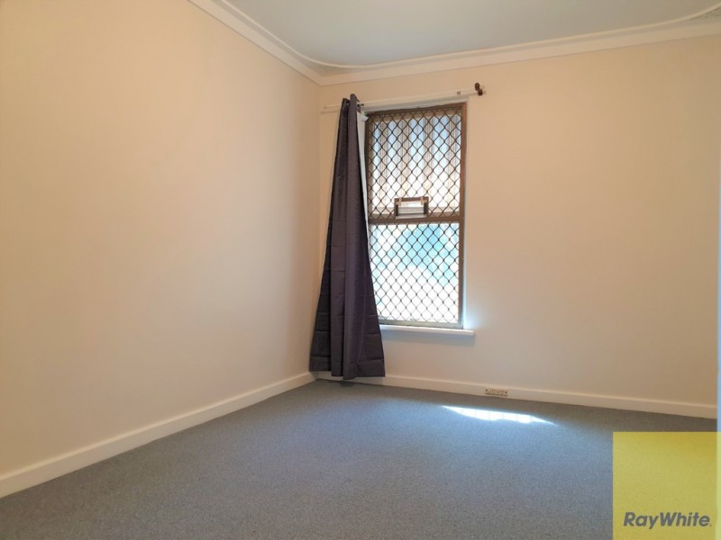 4 Cherry Way, Camillo WA 6111