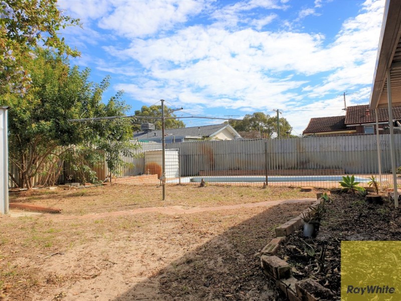 4 Cherry Way, Camillo WA 6111