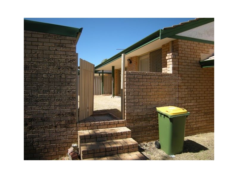1/11 Stott Close, Armadale WA 6112