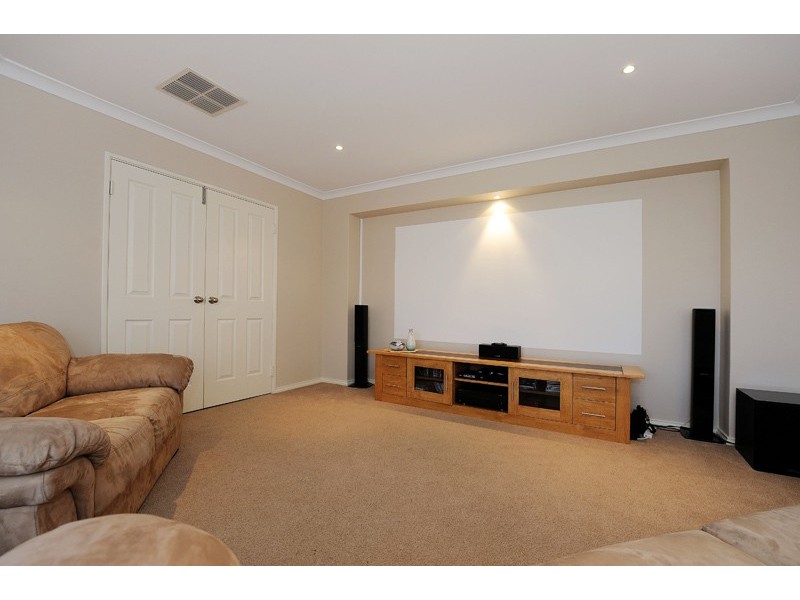 3 Lyon Road, Atwell WA 6164