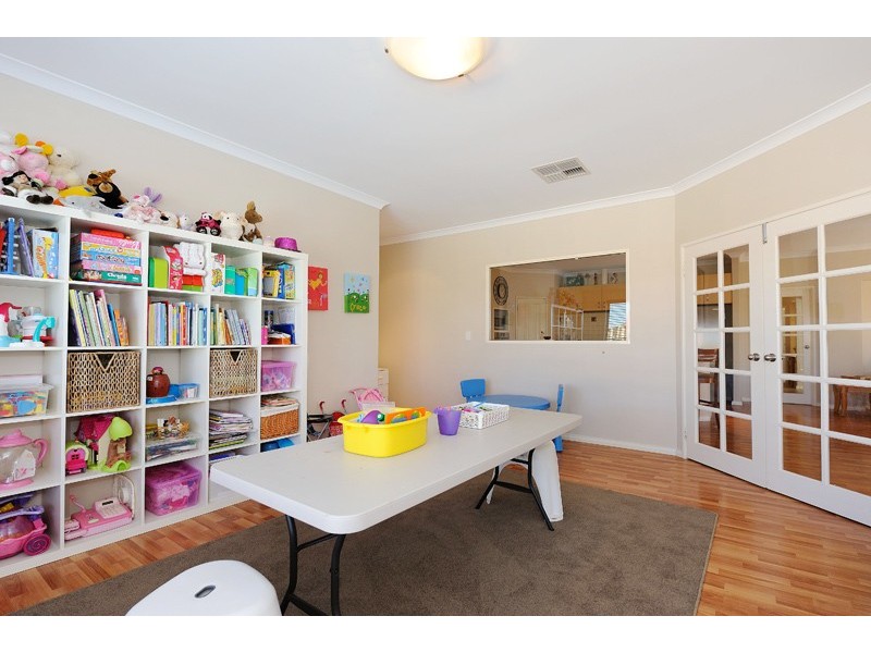 3 Lyon Road, Atwell WA 6164