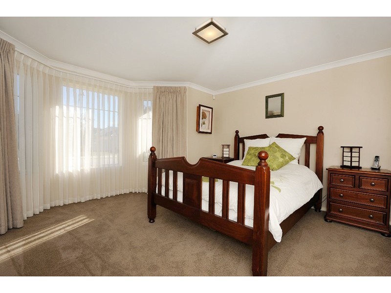 3 Lyon Road, Atwell WA 6164