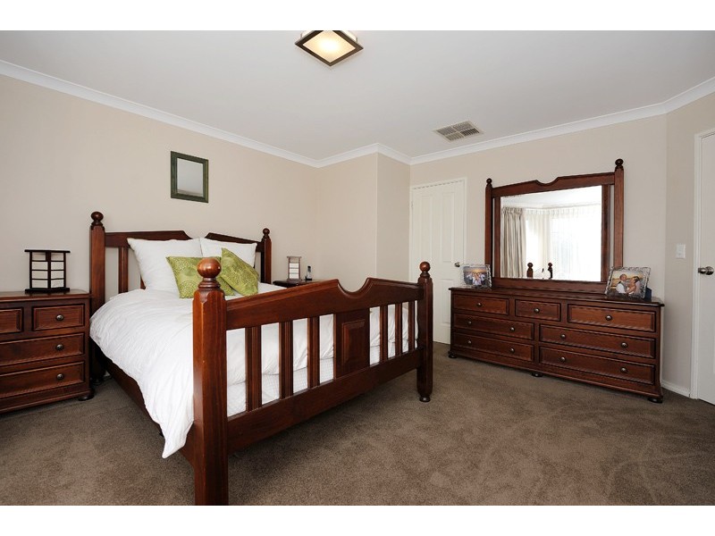 3 Lyon Road, Atwell WA 6164