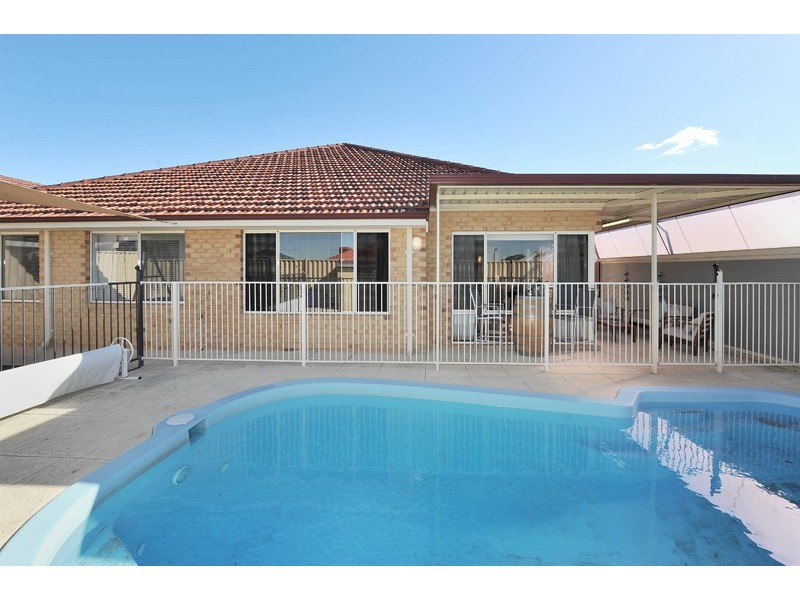 3 Lyon Road, Atwell WA 6164